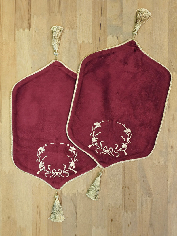 عسلی مخمل زرشکی مدل گلدوزی حلقه گل شیری