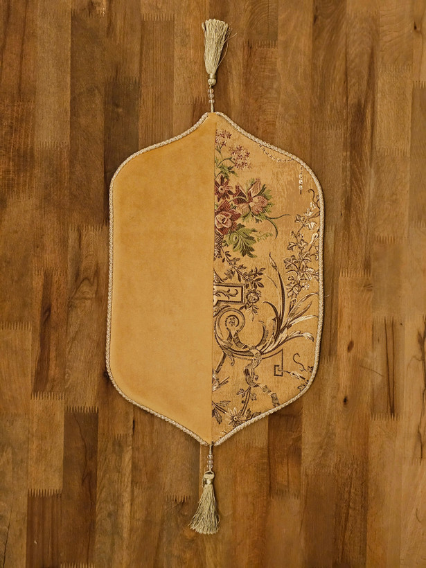عسلی ساتن سیلک مدل وینتیج طلایی